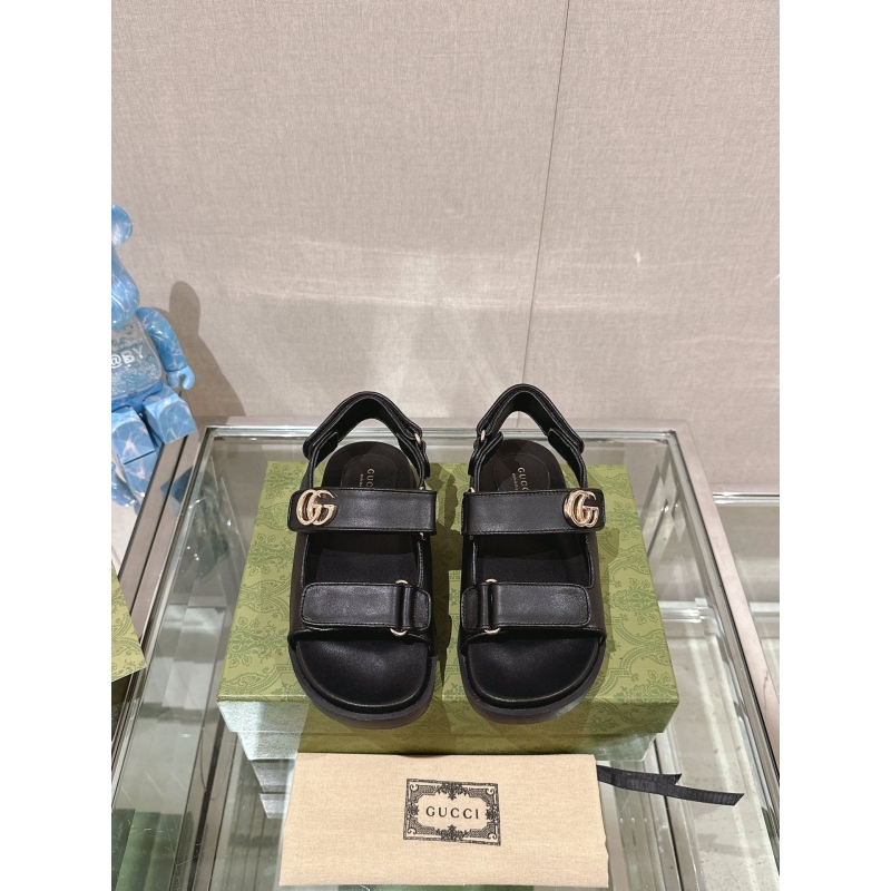 G*u*i sandals